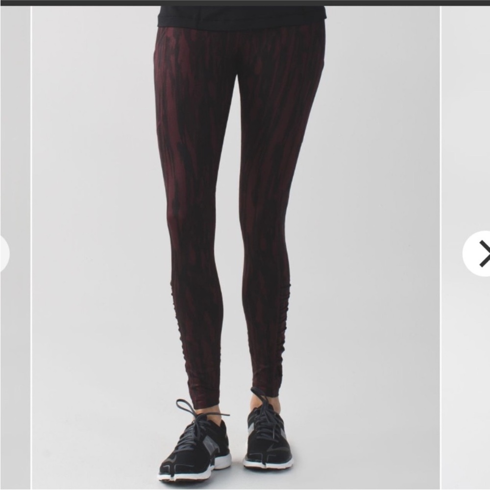 Lululemon Speed Tight IV
Painted Animal Bordeaux Drama Black / Black Sz 4
